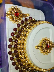 New High Quality Pearls With Gold Kundan Stone Big AD Stone Red Full Necklace With Mang Tikka With Earing It's New