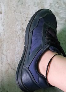 Sports Shoes 👞