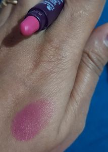 Free Lipbam With 3 LIPSTICKs