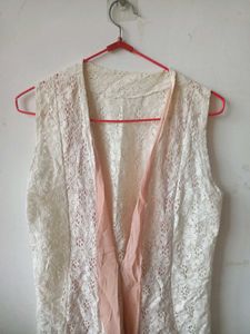 Chic White Lace Sleeveless Vest