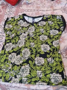 Chic Floral Print T-Shirt