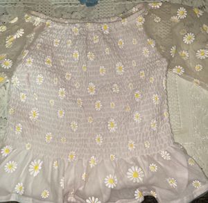 Cute Daisy Print Smocked Top