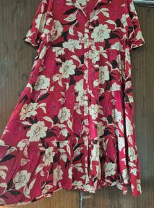 Chic Red Floral Tiered Midi Dress