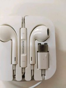 White Wired USB-C Earphones