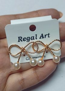 Bow Pearl golden stude Earrings