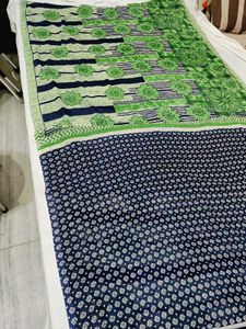 🇳🇿💫🎀Beautiful Green &amp; Navy Floral Saree