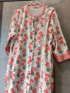 Nice Kurti With Floral Print All Over