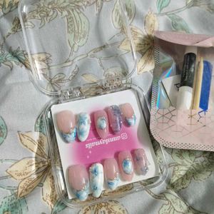 Beautiful Floral Press-On Nails