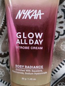 Nykaa Glow All Day Strobe Cream