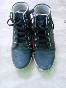 Black Casual High-Top Sneakers