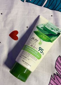 The Face Shop Jeju Aloe Fresh Soothing Gel🧊