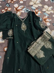 Elegant Emerald Green Kurta Set