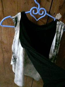 Stylish Sleeveless Top with Printed Overlay