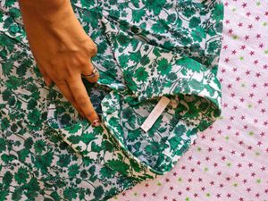 Chic Green Floral Print Button-Up Shirt