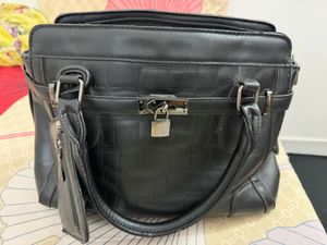 Chic Black Croc-Embossed Handbag