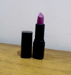 Avon Ultra Perfectly Matte Lipstick in Hot Plum
