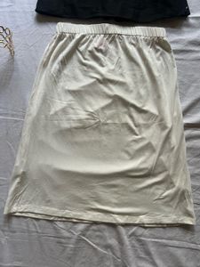 Pretty white skirt and jewel