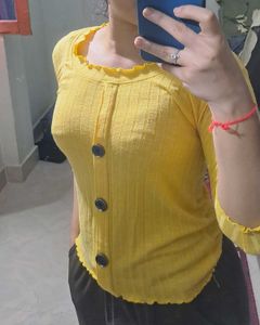 Stylish Yellow Top🌻