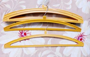 Plastic Hangers - Set of 7