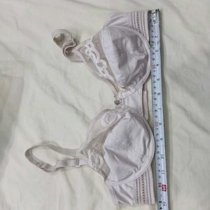 🪔 Elegant White Lace Trim Bra