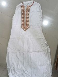 Elegant White Kurta with Embellished Neckline