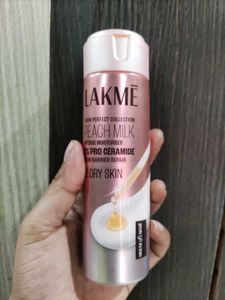 Lakme Peach Milk &amp; Mousse Foundation Set
