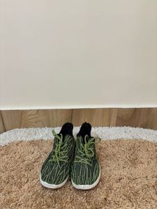 Stylish Green Patterned Sneakers