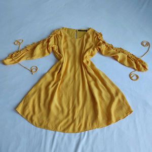 Zara Yellow Ruffle Sleeve Top💛✨️