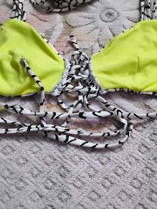 Black &amp; White Zigzag Print Bikini Top
