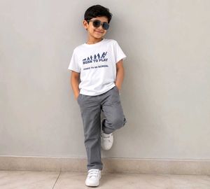 “Classic white t-shirt and gray paint cool Collect