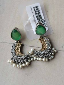 Elegant Green Stone &amp; Pearl Earrings