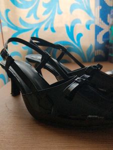 Chic Black Patent Slingback Heels