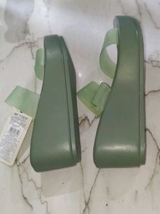 Green Jelly Slides - Trendy &amp; Comfy