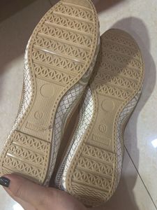 Embroidered Juttis