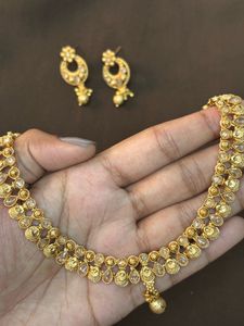Exquisite Gold-Toned Necklace &amp; Earring Set