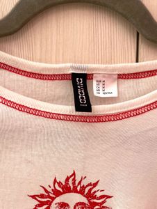 H&amp;M White Cropped Top with Sun Design