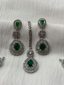 Emerald Green Set with Earrings &amp; Maang Tikka
