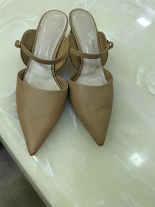 Stylish Pointed Toe Heels