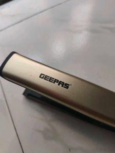Geepas Ceramic Hair Straightener