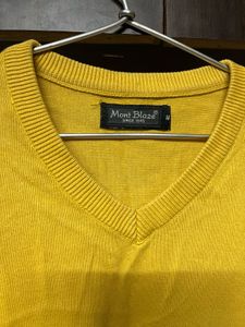 Yellow V-Neck Sweater 💛🌻