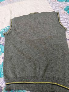 Gray Sleeveless Sweater Vest