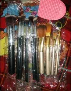 Pack 10 MAKEUP Brush &amp; brushes Cleaning Pad