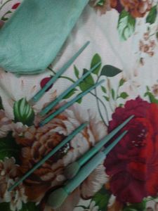 Set of 6 Teal Makeup Brushes