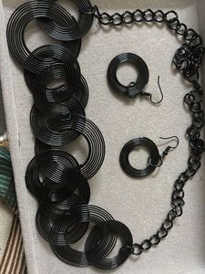 Laron Finerys Classy Rings Necklace Set