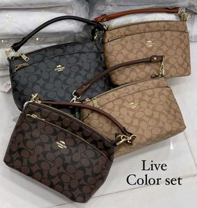 COACH**HANDBAGS**3 COMPARTMENT*WIDOUT BOX