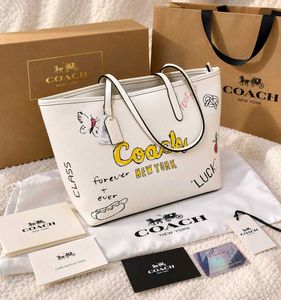 Coach City tote bag wd sketch print* with bOX