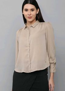 Chic Beige Collared Button-Up Blouse