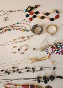 Assorted Women's Jewellery Set