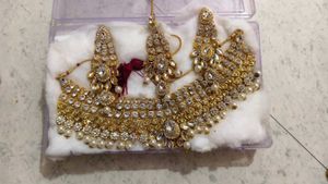 Exquisite Kundan & Pearl Jewellery Set
