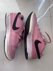 NIKE BASKETBALL SHOES